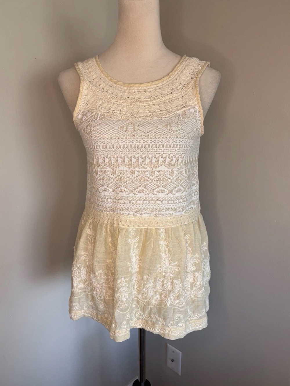 Anthropologie One September Lace Crochet Embroidered Peplum Tank Top Cream Small
